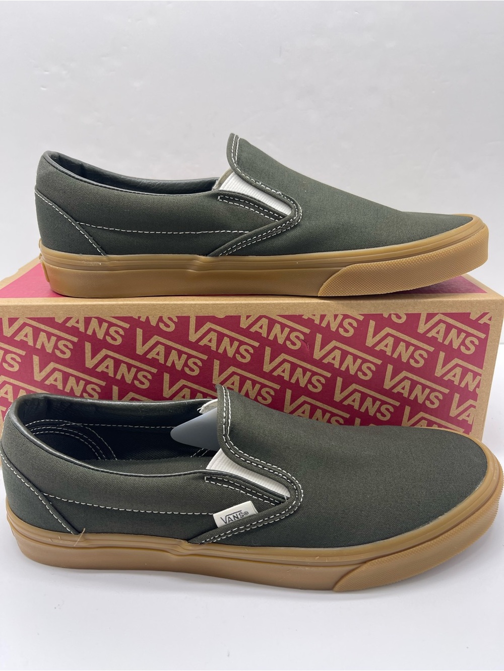 Vans Men’s Classic Slip-On GUM Obsidian Fern
VN000DAHFRN Sneakers
